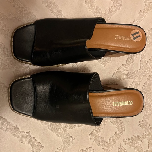 Sleek Square-Toe Leather Mule Slides in Classic Black - Picture 2 of 9